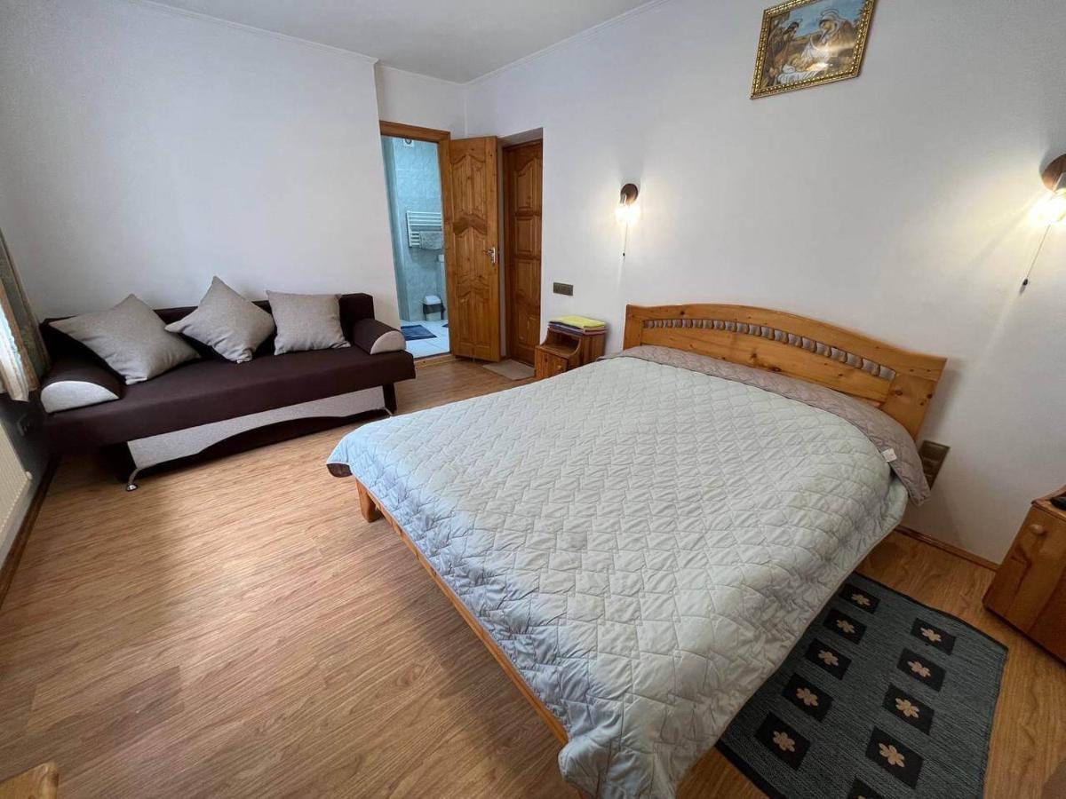 Oskolok Dovbusha Mini-Hotel ยาเรมชา ภายนอก รูปภาพ