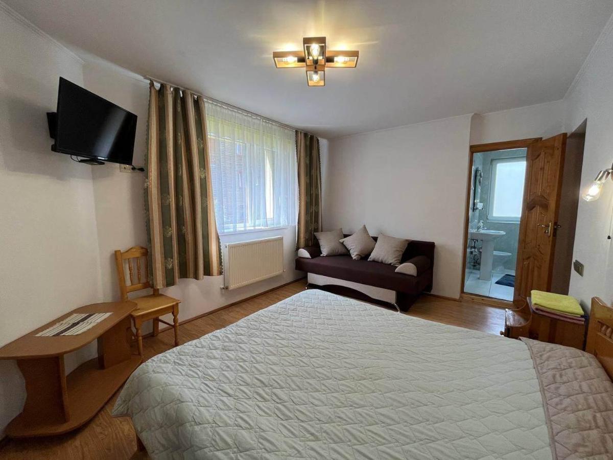 Oskolok Dovbusha Mini-Hotel ยาเรมชา ภายนอก รูปภาพ